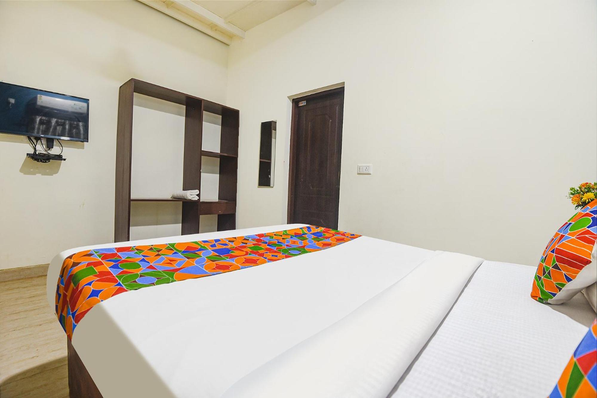 Fabhotel Rj 18 Beach Resort - Nr Baga Beach Buitenkant foto